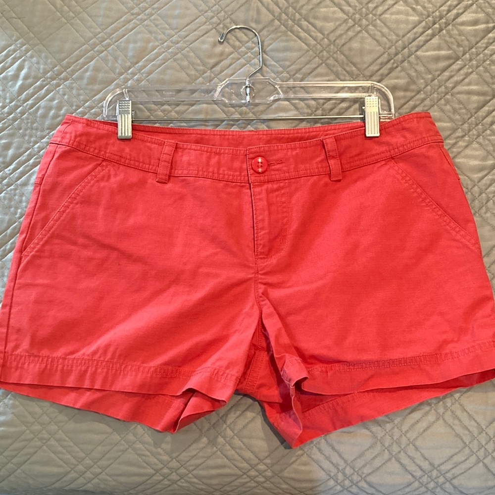 Columbia • Coral shorts